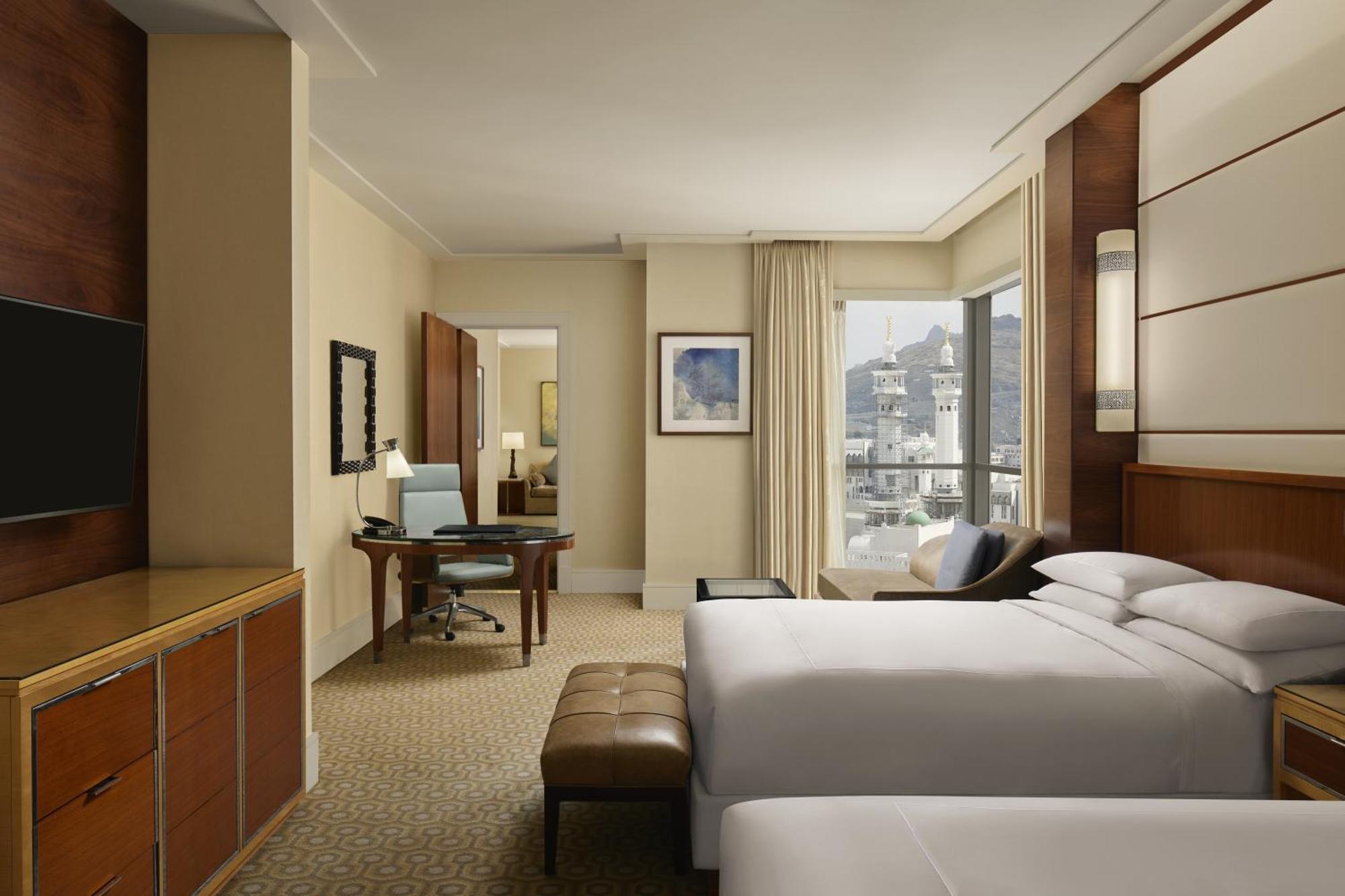 Conrad Jabal Omar Makkah Mecca Exterior foto A guest room at the Four Seasons Hotel